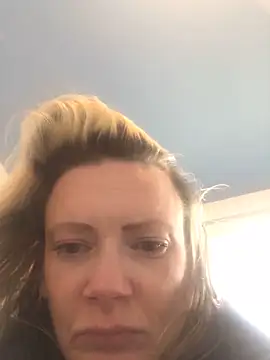 Snapshot of blondey206 chatting on 03/17/25, 08:40 blondey206 online show from 03/17/25, 08:40