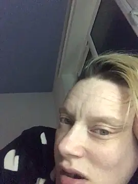 Snapshot of blondey206 chatting on 03/25/26, 08:04 blondey206 online show from 03/25/26, 08:04