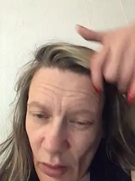 Snapshot of blondey206 chatting on 04/15/26, 05:03 blondey206 online show from 04/15/26, 05:03