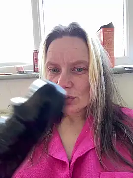 Snapshot of blondey206 chatting on 04/24/26, 02:41 blondey206 online show from 04/24/26, 02:41