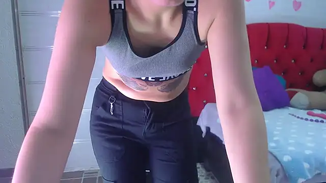 Snapshot of Ariasmithog chatting on 11/06/25, 01:12 Ariasmithog online show from 11/06/25, 01:12