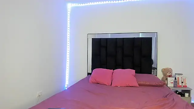 victoriacolin online show from 03/07/25, 12:23