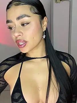 Snapshot of meli_ortiz_ chatting on 10/13/25, 01:33 meli ortiz  online show from 10/13/25, 01:33