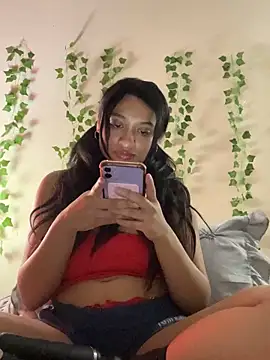 Snapshot of Cristinasunny chatting on 11/12/25, 04:35 Cristinasunny online show from 11/12/25, 04:35