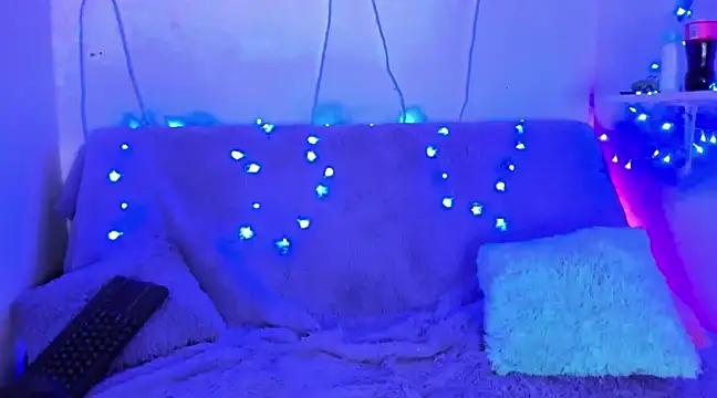 Katie mora  online show from 03/03/25, 08:00