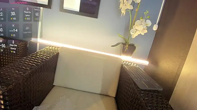 Snapshot of AliDiaz_ chatting on 11/25/25, 07:47 AliDiaz online show from 11/25/25, 07:47