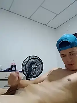 Snapshot of arevalo1124 chatting on 02/03/25, 11:47 arevalo1124 online show from 02/03/25, 11:47