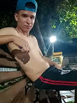 Snapshot of arevalo1124 chatting on 02/04/25, 04:48 arevalo1124 online show from 02/04/25, 04:48