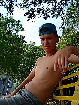 Snapshot of arevalo1124 chatting on 02/06/25, 08:45 arevalo1124 online show from 02/06/25, 08:45