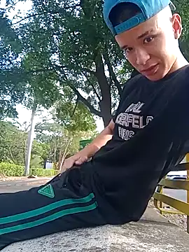 Snapshot of arevalo1124 chatting on 09/12/25, 09:37 arevalo1124 online show from 09/12/25, 09:37