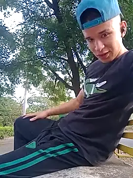 Snapshot of arevalo1124 chatting on 09/14/25, 09:47 arevalo1124 online show from 09/14/25, 09:47