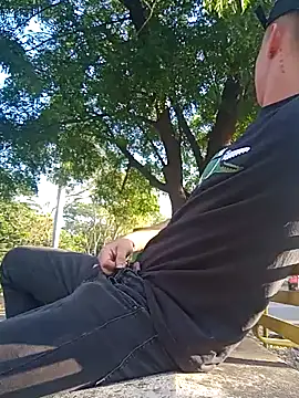 Snapshot of arevalo1124 chatting on 09/21/25, 09:49 arevalo1124 online show from 09/21/25, 09:49