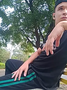 Snapshot of arevalo1124 chatting on 09/24/25, 09:51 arevalo1124 online show from 09/24/25, 09:51