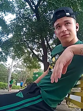 Snapshot of arevalo1124 chatting on 09/25/25, 09:40 arevalo1124 online show from 09/25/25, 09:40