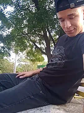 Snapshot of arevalo1124 chatting on 09/30/25, 09:53 arevalo1124 online show from 09/30/25, 09:53