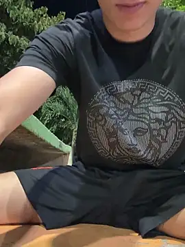 Snapshot of arevalo1124 chatting on 11/10/25, 04:55 arevalo1124 online show from 11/10/25, 04:55