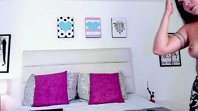 BrielaDiCaprio online show from 10/23/25, 07:45