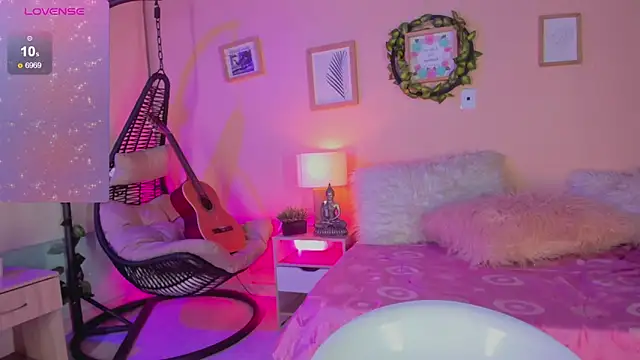 Nalia adams online show from 03/05/25, 12:44