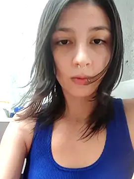 Snapshot of Maiden-Hot chatting on 12/19/25, 07:43 Maiden-Hot online show from 12/19/25, 07:43