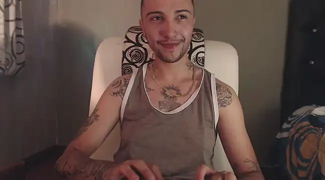 Snapshot of FemToMale chatting on 02/01/25, 07:05 FemToMale online show from 02/01/25, 07:05