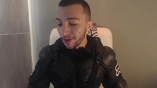 Snapshot of FemToMale chatting on 02/26/25, 09:58 FemToMale online show from 02/26/25, 09:58