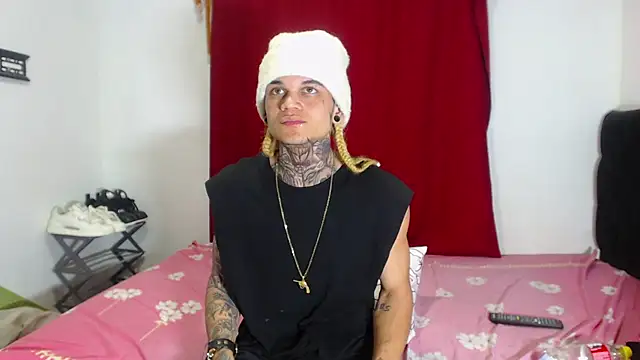 hot man05 online show from 01/30/25, 08:11