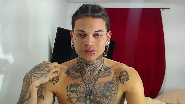 hot man05 online show from 10/17/25, 11:51