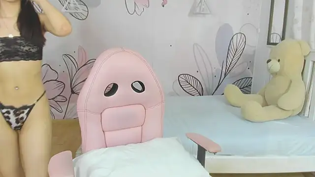 mia vanucci1 online show from 02/26/25, 03:53