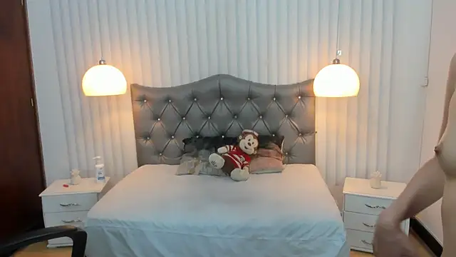 mia vanucci1 online show from 03/12/25, 06:07