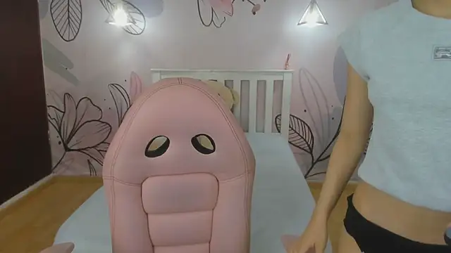 mia vanucci1 online show from 03/18/25, 03:21