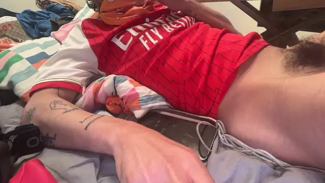 Snapshot of Lucasss1712 chatting on 04/18/26, 11:16 Lucasss1712 online show from 04/18/26, 11:16