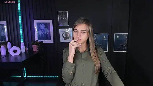 Snapshot of CharmBianca chatting on 02/08/25, 04:25 CharmBianca online show from 02/08/25, 04:25