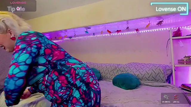 Snapshot of GoddessAlimony chatting on 04/16/26, 12:33 GoddessAlimony online show from 04/16/26, 12:33