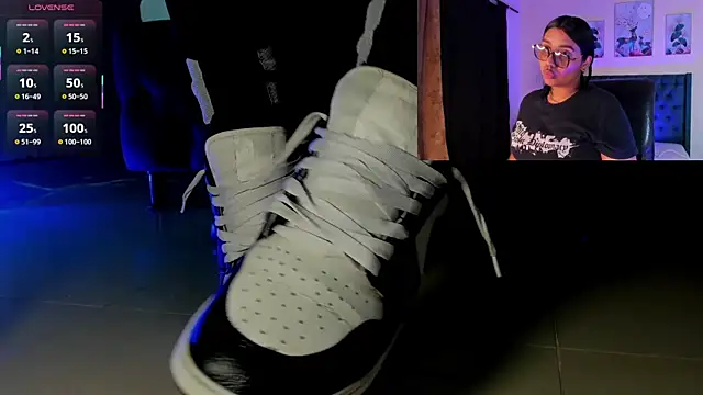 aleya bliss online show from 11/21/25, 04:00