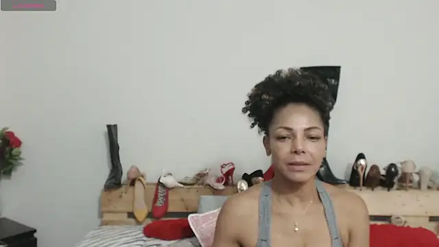 Lunasquirt1985 online show from 02/19/25, 01:39