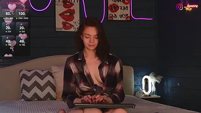 Eseensia online show from 10/20/25, 02:23