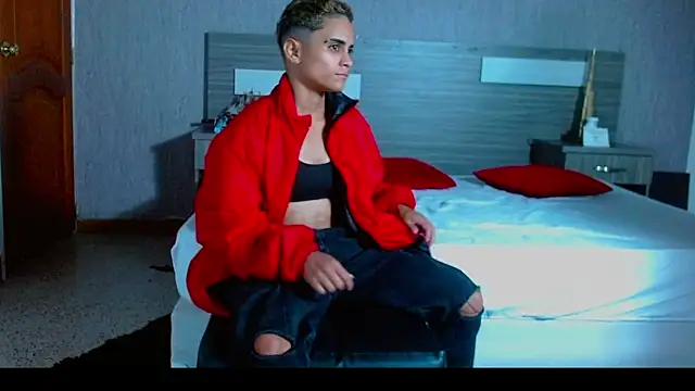 Liiamthompson online show from 02/11/25, 12:37