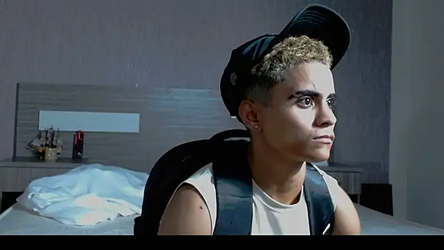 Liiamthompson online show from 02/11/25, 09:46