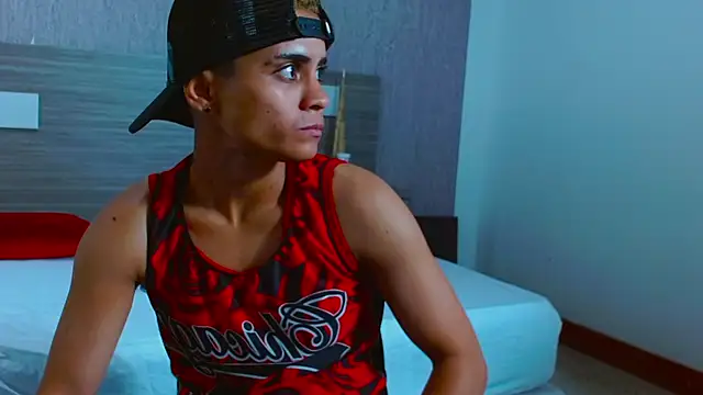 Liiamthompson online show from 02/12/25, 11:07