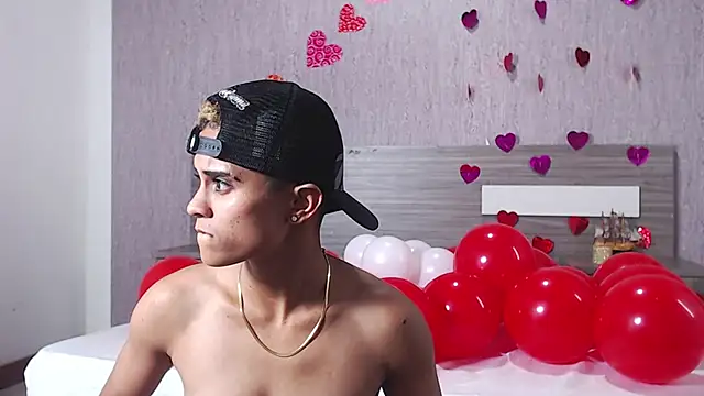 Liiamthompson online show from 02/14/25, 05:57