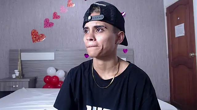 Liiamthompson online show from 02/15/25, 02:22