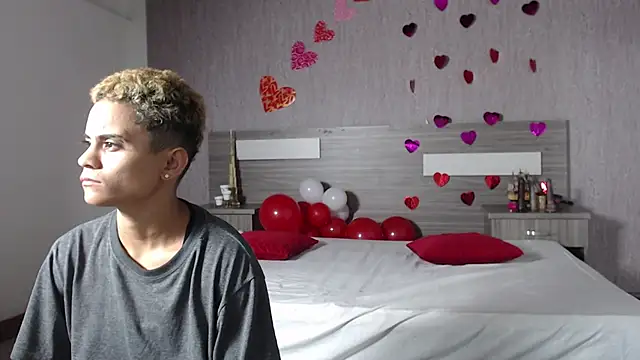 Liiamthompson online show from 02/16/25, 04:53