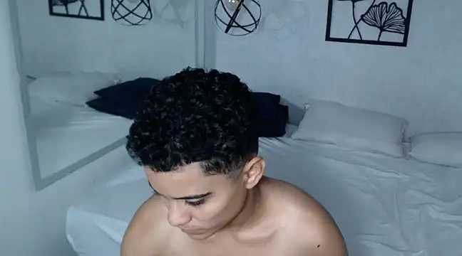 Liiamthompson online show from 03/11/25, 02:29