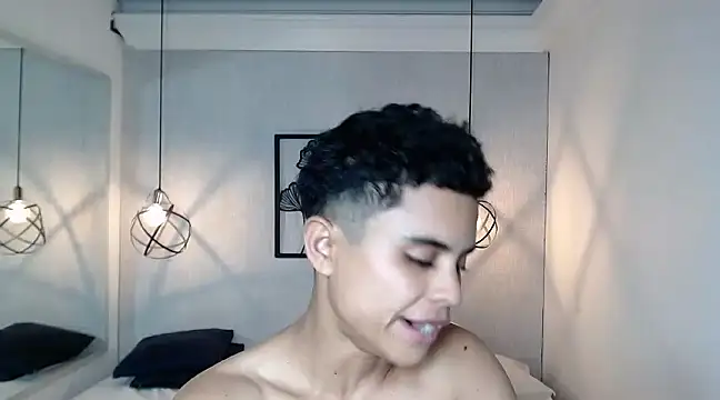 Liiamthompson online show from 03/12/25, 05:17