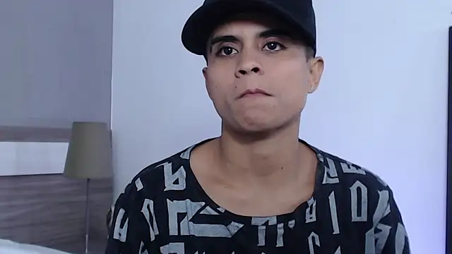 Liiamthompson online show from 09/25/25, 09:51