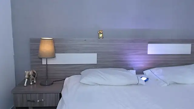 Liiamthompson online show from 09/28/25, 09:25