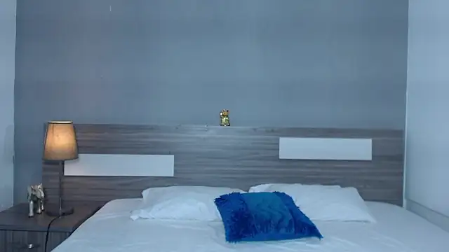 Liiamthompson online show from 10/15/25, 09:31