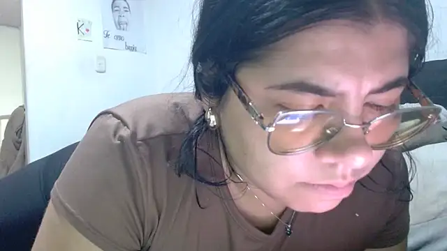 Snapshot of viccky_vick chatting on 06/12/26, 01:48 viccky vick online show from 06/12/26, 01:48