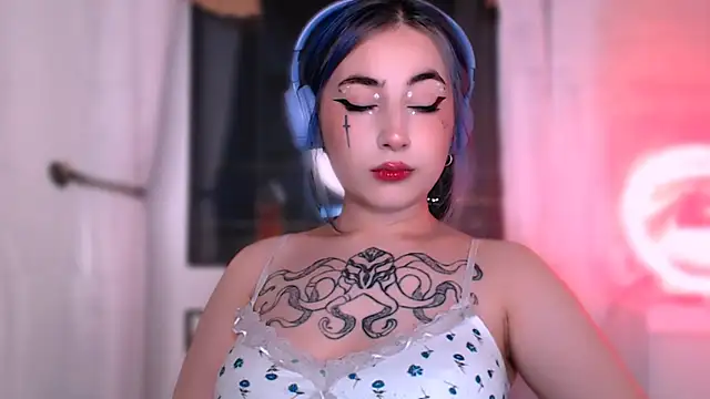 Snapshot of purplewitch chatting on 09/18/25, 11:07 purplewitch online show from 09/18/25, 11:07