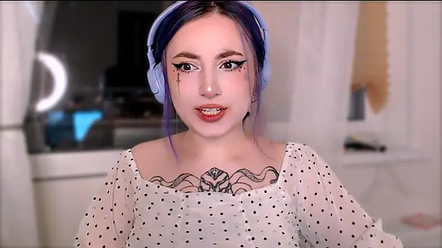 Snapshot of purplewitch chatting on 10/15/25, 02:50 purplewitch online show from 10/15/25, 02:50